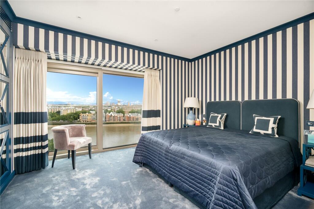 3 bedroom apartment for sale in Capital Building, Embassy Gardens, 8 Union Square, London, SW11